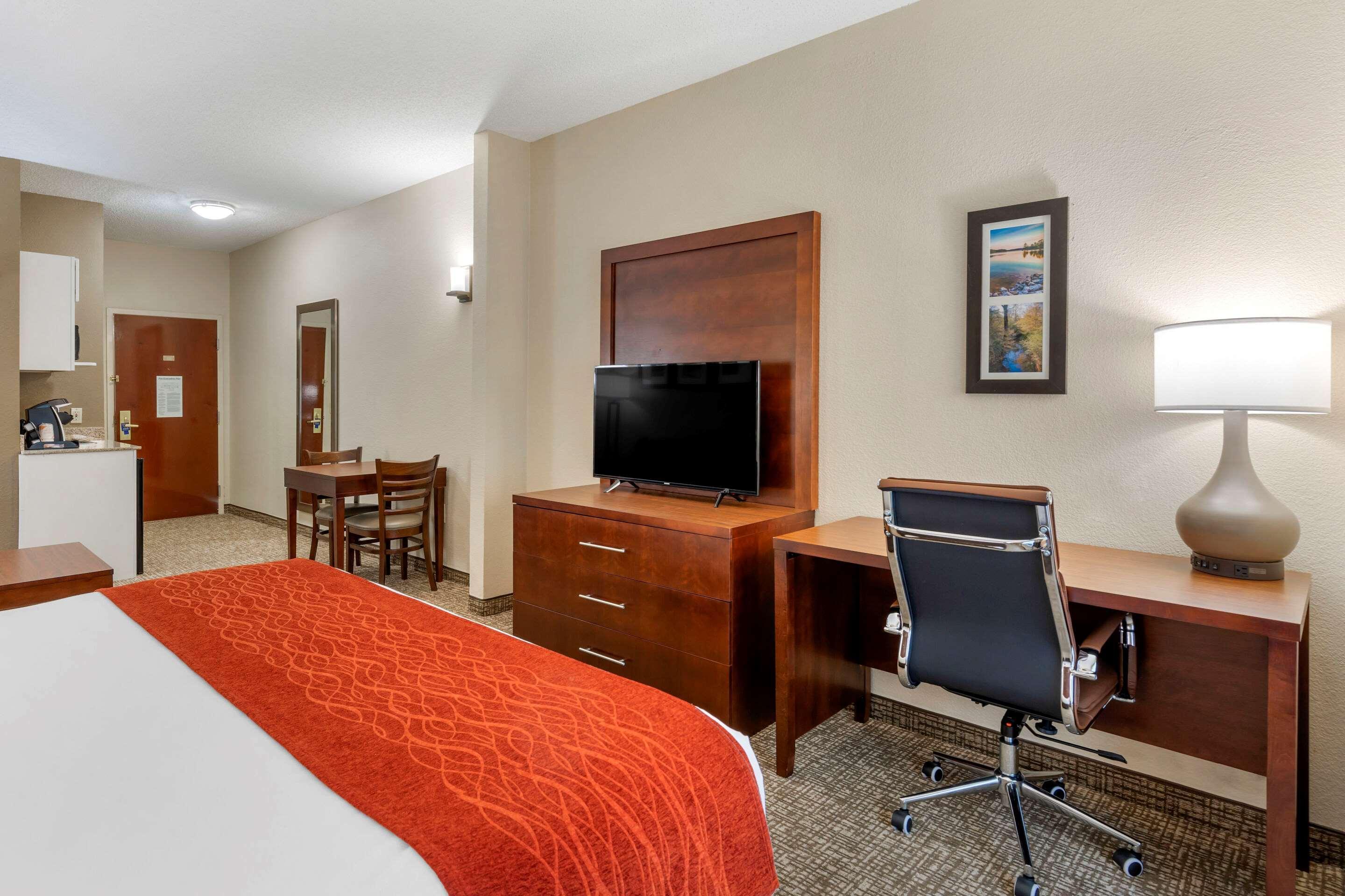 Comfort & Inn Suites Canton Bagian luar foto