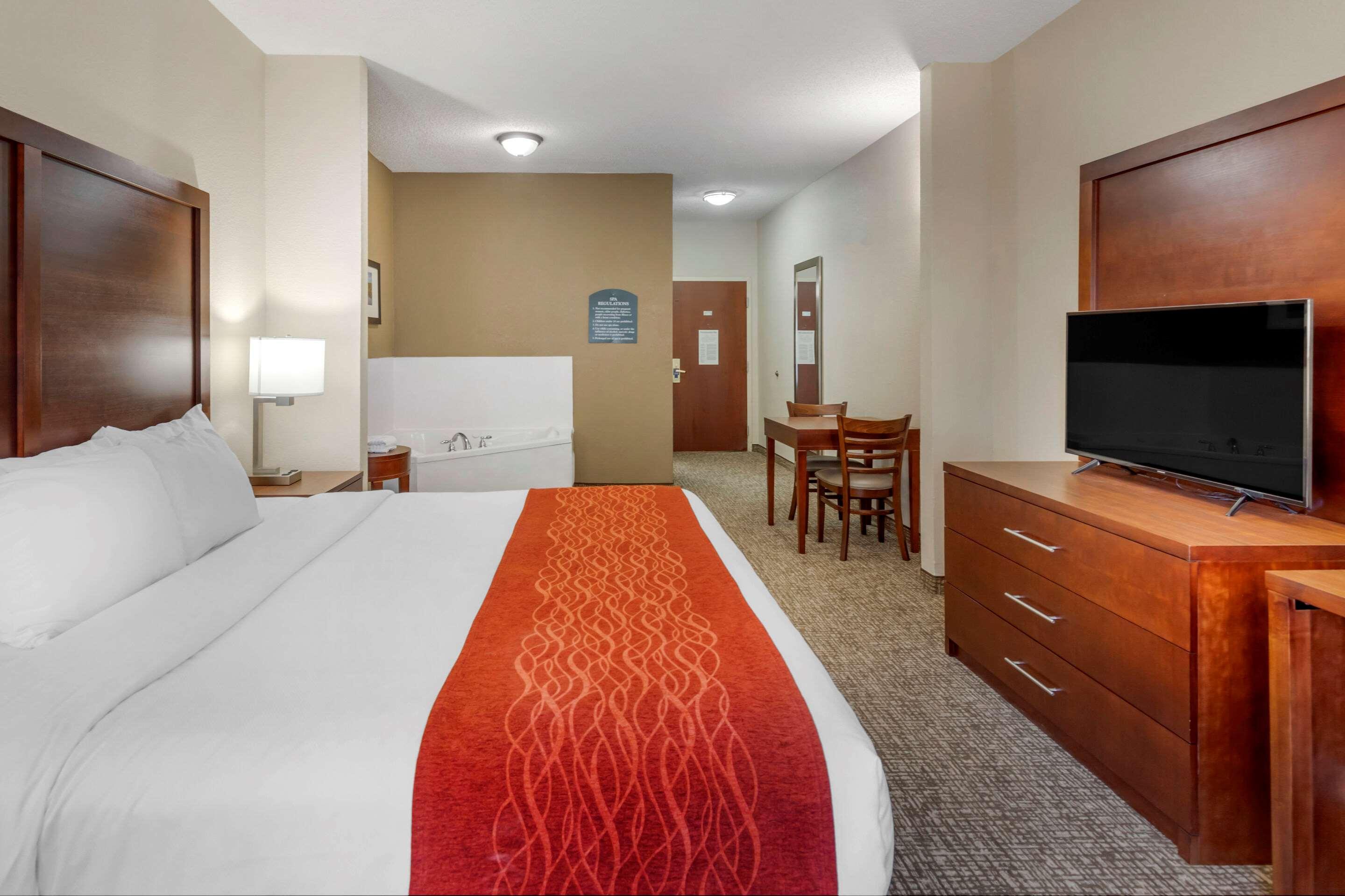 Comfort & Inn Suites Canton Bagian luar foto