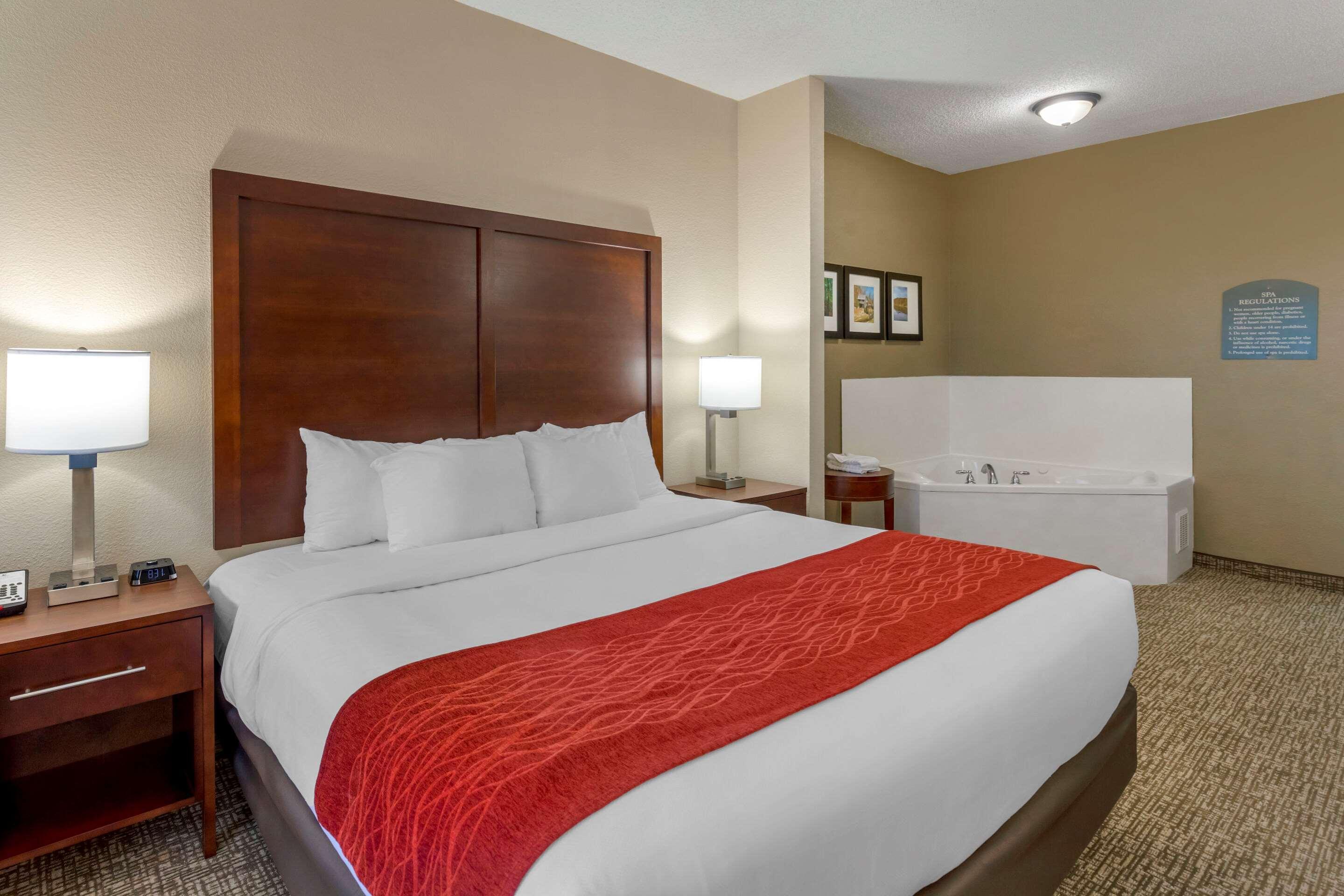 Comfort & Inn Suites Canton Bagian luar foto