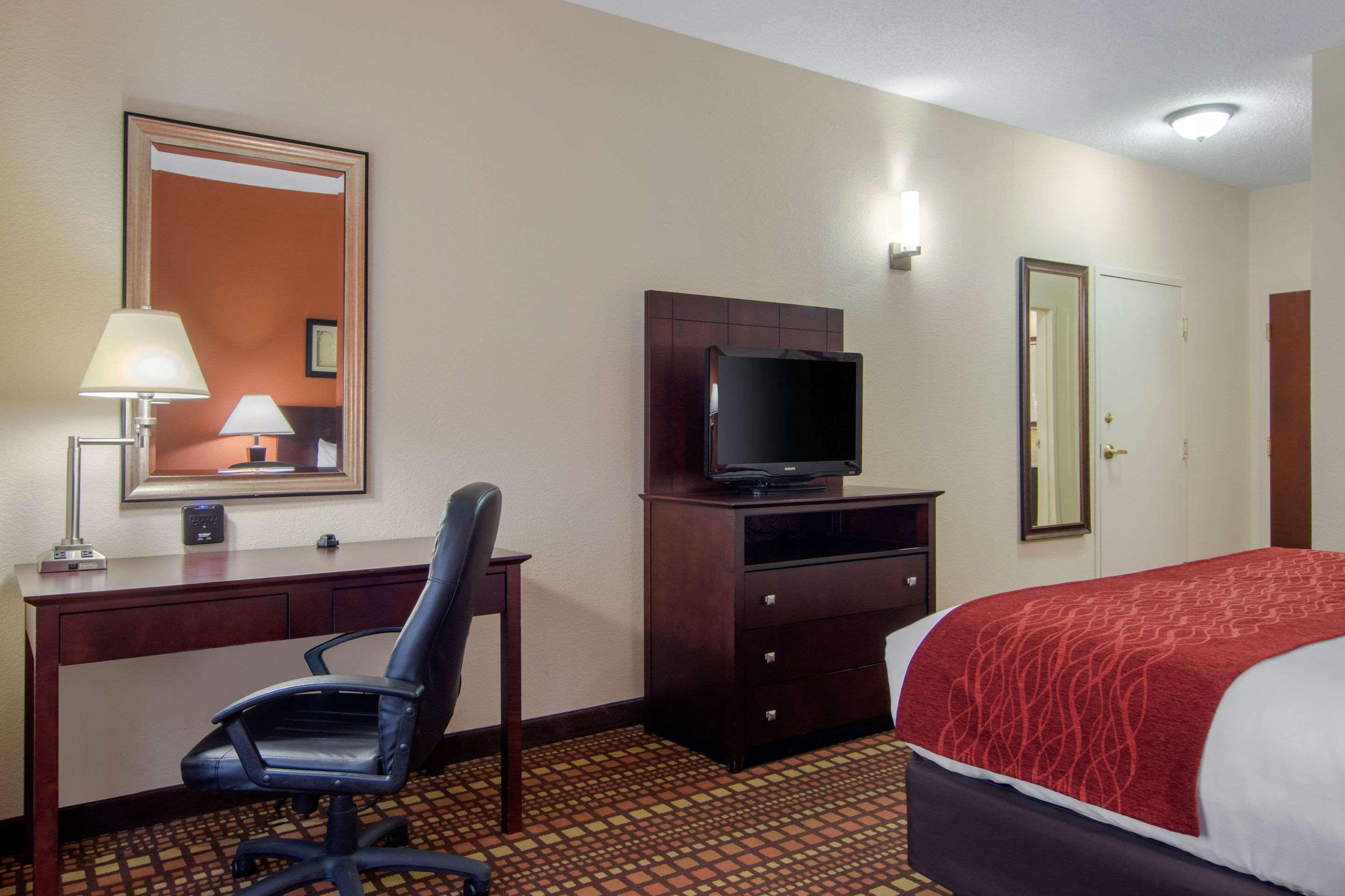 Comfort & Inn Suites Canton Bagian luar foto