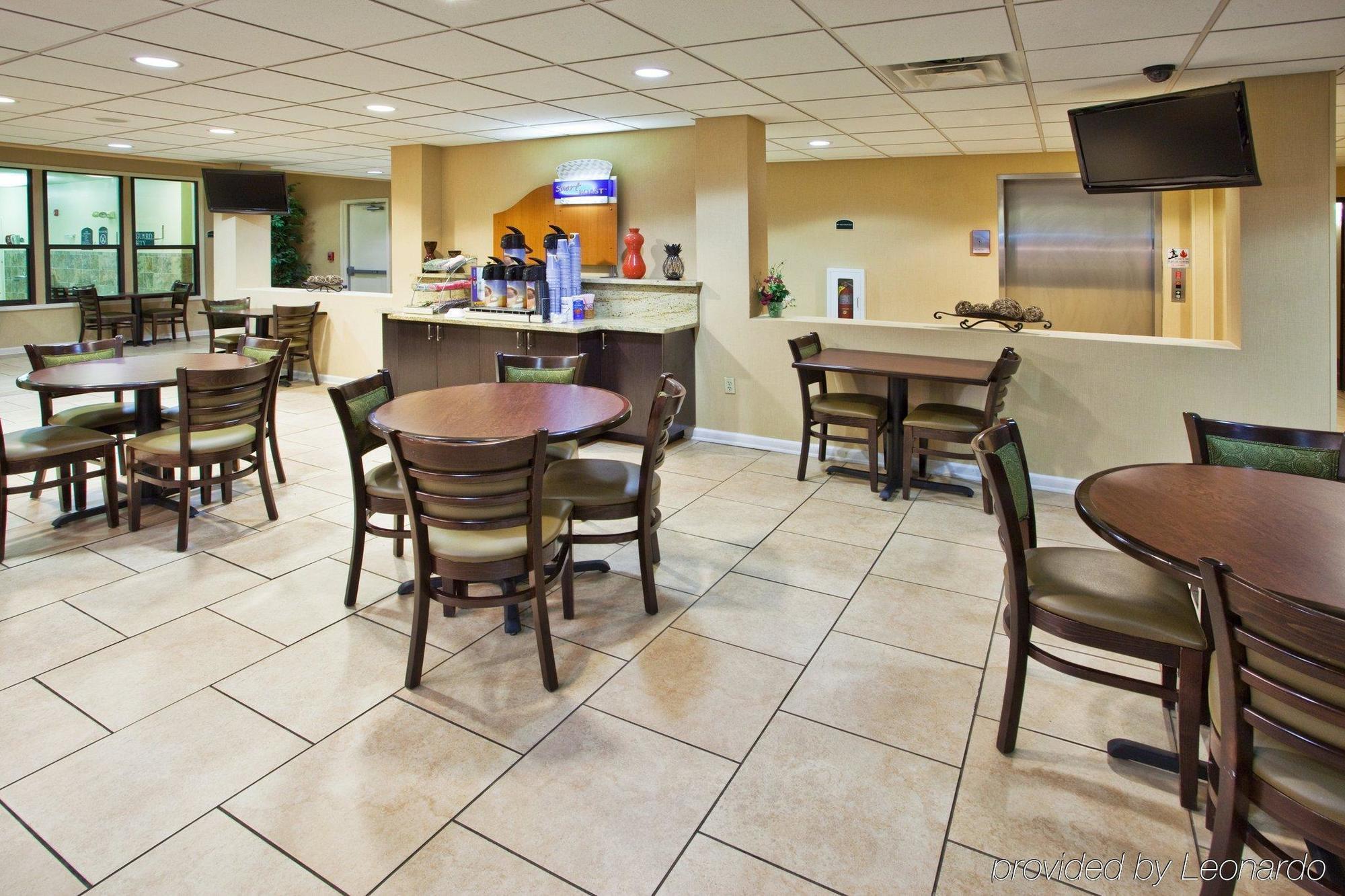 Comfort & Inn Suites Canton Restoran foto